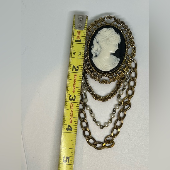 Victorian-Inspired Gold and Black Brooch with Chains - Picture 7 of 8